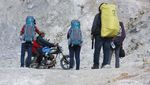 Naik Gunung Papandayan Pakai Motor, Seru Maksimal!