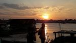Naik Kapal di Sungai Musi Saat Puasa Lebih Seru
