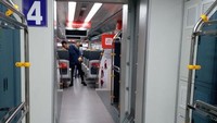 Interior gerbong kereta bandara yang bersih