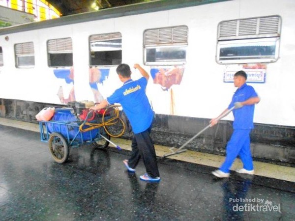 Naik Kereta di Bangkok, Rasanya Seperti di Jakarta