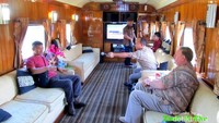 Karaoke di dalam kereta api