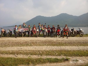 Naik Motor Trail Menjelajahi Karawang, Seru!