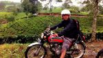 Naik Motor Tua ke Gunung Padang, Seru!