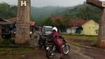 Naik Motor Tua ke Gunung Padang, Seru!
