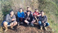 Bertemu dengan pendaki lain di Jalur Pendakian Gunung Bismo