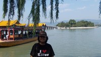 Mengabadikan moment di Summer Palace.
