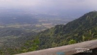 Pemandangan dari Puncak Suroloyo