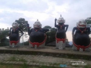 Napak Tilas Pertapaan di Puncak Menoreh