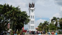 Kawasan wisata kuliner Nasi Kapau bisa sahabat traveler temui tidak jauh dari lokasi Jam Gadang, Bukittinggi