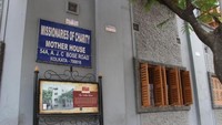 Mother House berlokasi di 54A, A.J.C Bose Road, Kolkata. Dtravelers tidak akan kesulitan untuk menemukan bangunan ini karena letaknya yang di pinggir jalan besar.