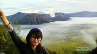 Gunung dengan berbalut Awan yang samar - samar