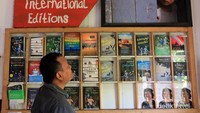 Karya-karya penulsi laskar pelangi berbagai macam versi baha