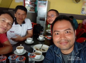 Negeri Seribu Warung Kopi