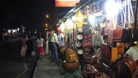 Aneka toko suvenir di Jalan Lewis Place, Legian-nya Negombo (Foto: Fitraya/detikTravel)