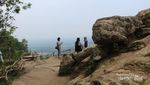 Ngabuburit Asyik di Bukit Selo Langit
