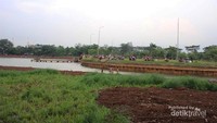 Muda-mudi yang sedang ngabuburit