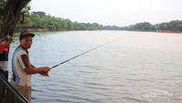 Memancing di Setu Babakan
