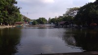 Tempat kolam pemancingan Taman Balekambang.