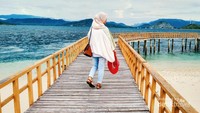 Jembatan di Pulau Kenawa yang Instagramable
