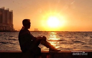 Ngabuburit Sambil Menanti Sunset Kece di Jakarta