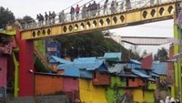 Jembatan Kaca Ngalam untuk menyebrangi Sungai Brantas
