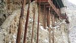 Ngeri-ngeri Sedap Berkunjung ke Kuil Gantung di China