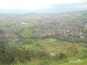 Ngeri-ngeri Sedap, Main Paralayang di Batu