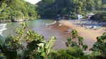 Ngeri-Ngeri Sedap Menatap Pantai Baron dari Mercusuarnya
