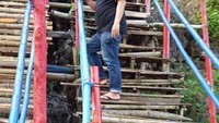 Tangga Ada di Sebelah Timur Pantai Baron
