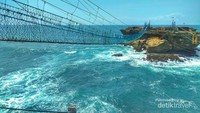 Jembatan gantung menuju sebrang, berani coba?