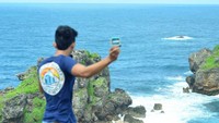Berfoto di atas bukit