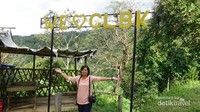 Gerbang awal menuju perjalanan ke Curug Benowo
