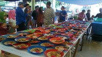 Bubur sop yang akan dibagikan kepada pengunjung