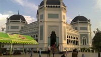 Ramainya Masjid Raya Al-Mashun Medan saat bulan Ramadhan