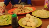 Ini lho Chicken Rice Ball yang menjadi pembicaraan setiap wisatawan
