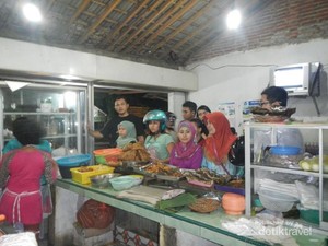 Nikmatnya Nasi Tempong, Panganan Pedas Khas Banyuwangi