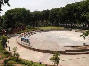 Nongkrong & Internetan Gratis di Taman Bungkul, Surabaya