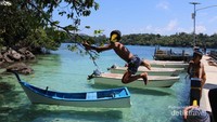 Melompat ke air