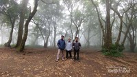 Puncak Manglayang yang berkabut