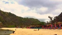 Serasa private beach. Atuh beach yang berhadapan dengan Atuh cliff