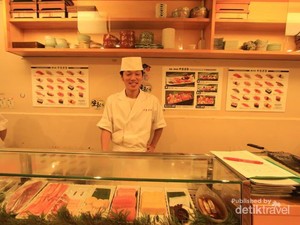 Nyam! Nikmatnya Sarapan Sashimi di Pasar Tsukiji