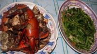 Karaka berbalur rempah di nikmati dengan kangkung cah. Enak!