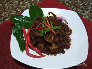 Nyam! Wisata Kuliner Randang Lele di Pesisir Selatan