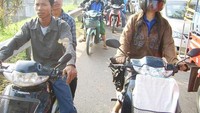 Ciri Khas Sepeda Motor di Vientiane, Berkeranjang.