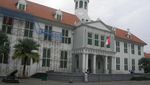 Nyonya Tua yang Semakin Genit Bersolek
