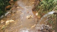 Alam yang indah dan beningnya air sungai di Gunung Cisadon-Leuwi