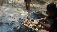 Mamam yuuuk. Aneka ikan bakar segar, kakap, kuek, ayam-ayam