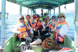 Ogah Pulang dari Taman Laut 17 Pulau Riung, Flores