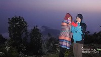 Perjalanan Naik Gunung Bawang di Kalbar