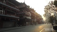Suasana pagi di Shanghai Old Street, indah ya !